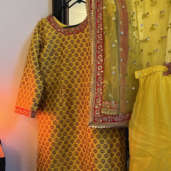 Pakistani Yellow Gharara outfit Size Large - Picture 3 of 3